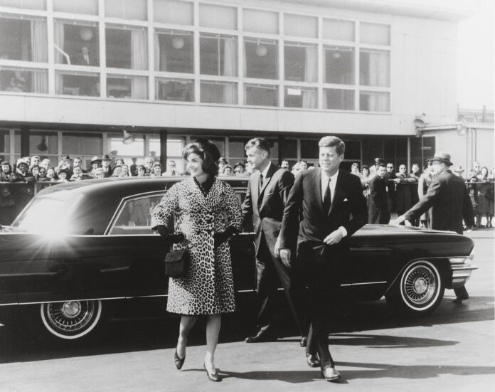 Obiectele lui Jackie Kennedy, vândute pe milioane: povestea celei mai spectaculoase licitații din anii ’90