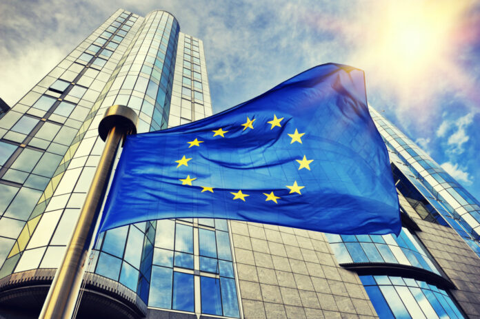 Organismul care se ocupă de politicile Uniunii Europene, zguduit de acuzații de corupție / Un oficial de rang înalt este acuzat de trucarea mai multor contracte (Euractiv)