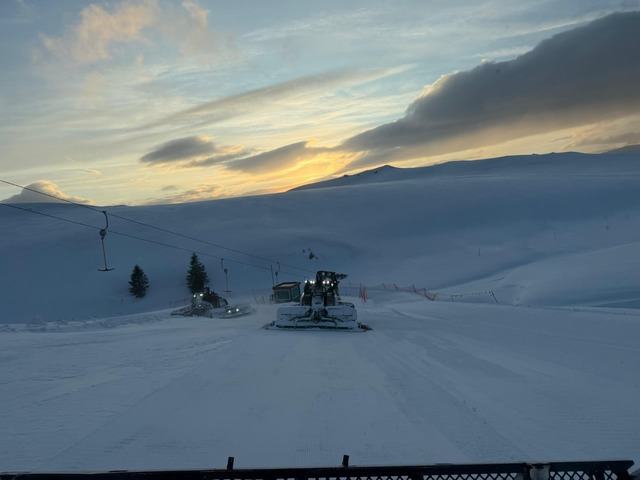 Pârtiile din Sinaia rămân amenajate și deschise pentru schi