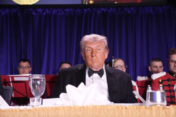 Pe cine viza bărbatul care a deschis focul la cina corespondenților de la Casa Albă. Trump: „Nu mă las descurajat”