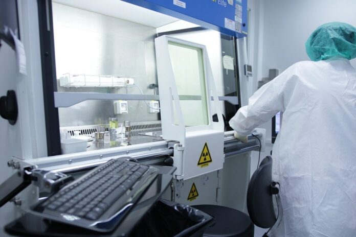 Percheziții în trei orașe din România efectuate de Parchetul European / Suspiciuni de corupție și fraudă la achiziții publice de echipamente medicale de 1,5 milioane de euro făcute în timpul pandemiei