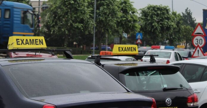 Permisul auto se va obține mai greu: reintroducerea unei probe suplimentare pentru categoria B, în dezbatere parlamentară