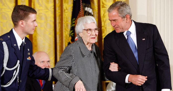 Prietenia lui Harper Lee cu Truman Capote și zvonurile care au urmărit-o toată viața. De ce Lee nu a mai scris niciodată după succesul „Să ucizi o pasăre cântătoare”