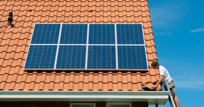 Prosumatorii solicită Guvernului cinci măsuri urgente pentru reducerea facturilor la energie, inclusiv TVA de 5% pentru fotovoltaice