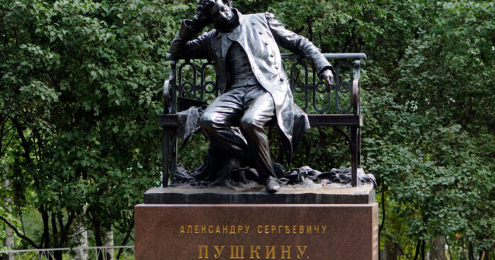 Pușkin, Gogol și Turgenev, cenzurați în Rusia: Cum au devenit marii clasici victime ale unei noi legi semnate de Putin