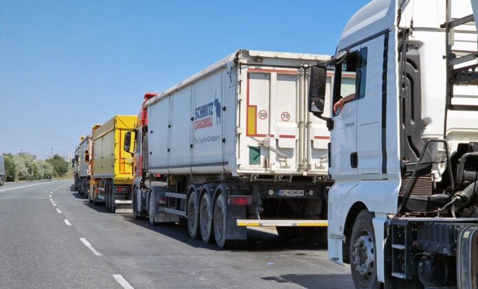 Restricții de circulație pentru vehiculele de peste 7,5 tone în zilele de joi și vineri pe porțiuni de drum din autostrada A2 (București-Constanța), DN 7 (București-Nădlac) și DN 39 (Constanța-Vama Veche)
