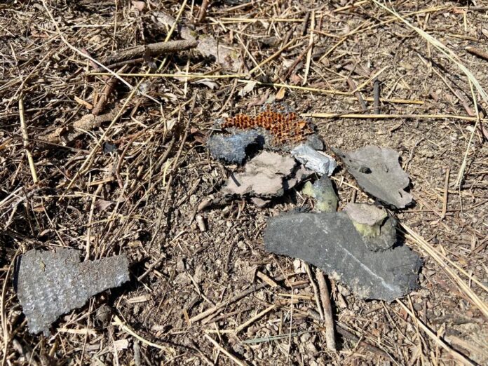Resturi de dronă descoperite la o fermă din Grindu, județul Tulcea, lângă Dunăre: Administratorul fermei confirmă prezența unei gropi și a unor fragmente