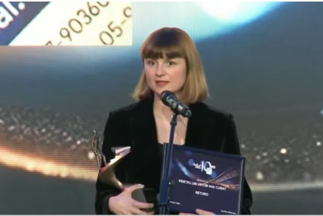 RetuRO premiată la Gala News.ro 2026: Ioana Ciobotariu anunță 10 miliarde de ambalaje colectate prin Sistemul Garanție-Returnare