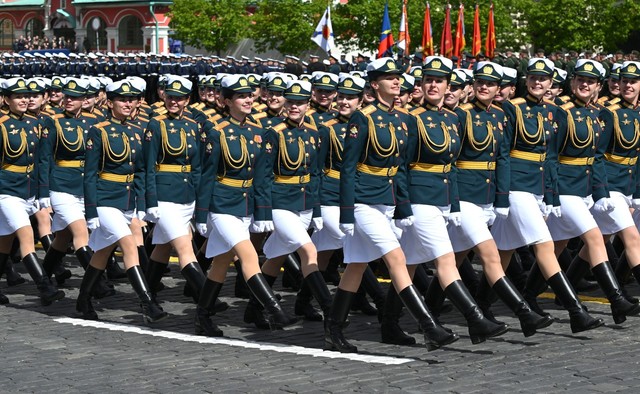Rusia marchează aniversarea războiului cu o paradă militară, dar fără echipament greu
