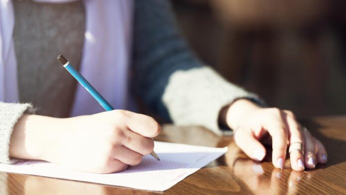 Sesiunea specială a simulării Evaluării Naţionale continuă marţi cu proba la Matematică