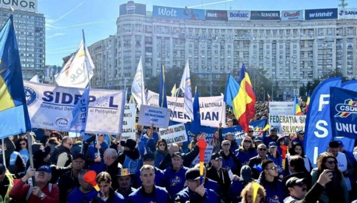 Sindicaliștii de la Federația Sindicală Națională MERIDIAN blochează Piața Victoriei de Ziua Mondială a Siguranței și Sănătății la Locul de Muncă
