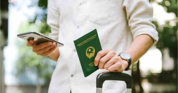 Soții tradiționale și fenomenul „passport bros”: De ce tot mai mulți bărbați din Occident își caută partenere de viață în țări străine