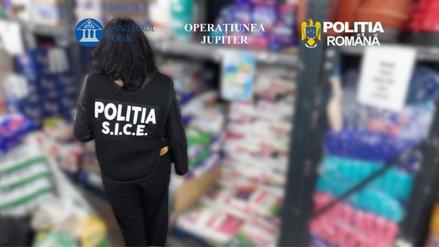 Suceava: Zece tone de detergent pudră, sute de articole vestimentare și sute de jucării, toate posibil contrafăcute, descoperite în percheziții; prejudiciul adus statului, aproape două milioane de lei - FOTO