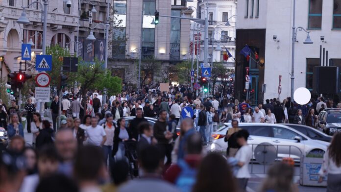 Tot mai multe semnături pe petiția „Străzi Deschise”. Riveranii cer urgent soluții pentru weekendurile în care fie sunt blocați în case, fie li se mută gălăgia și discoteca sub geamuri