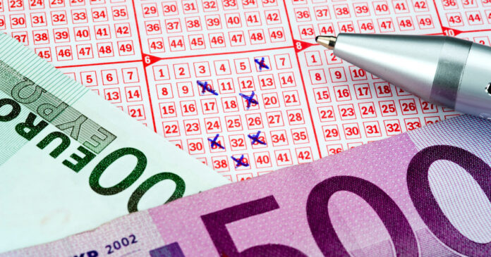 Un bărbat din Germania a câștigat la Loto 44 de milioane de euro și nu i-a spus nimic soției sale zile întregi