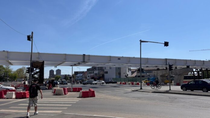 VIDEO | Cum arată tablierul de la Pasajul Apărătorii Patriei completat cu ultima secțiune. Vor urma alte lucrări la acest pod din Sectorul 4