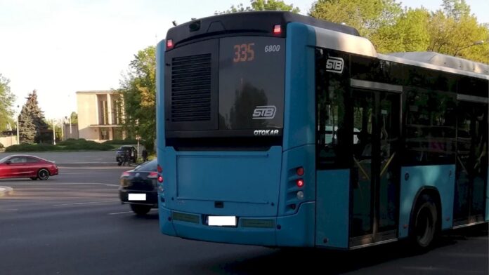 VIDEO | Episod de violență extremă în traficul din București: un bărbat a amenințat cu pistolul un șofer STB și a fost plasat în arest la domiciliu