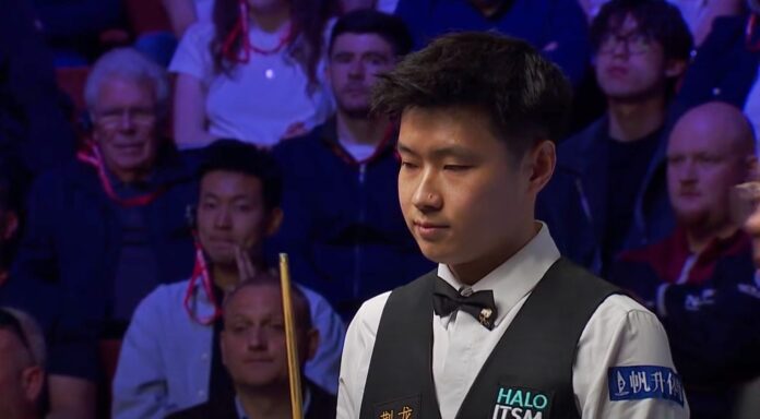VIDEO: Execuție senzațională a campionului Zhao Xintong la CM de snooker: trei bile roșii dintr-o singură lovitură