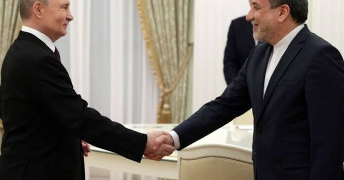 Vladimir Putin se întâlnește cu șeful diplomației iraniene, pe fondul blocajului negocierilor cu SUA
