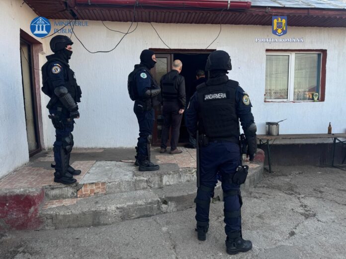 Zeci de percheziții domiciliare efectuate în mai multe județe, într-un dosar de criminalitate economică
