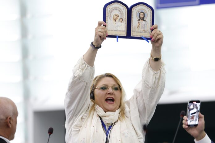 Zi decisivă pentru Diana Șoșoacă: Europarlamentarii votează ridicarea imunității președintei SOS România