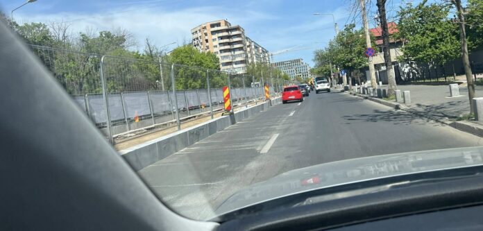 Zidurile Chinezești din Sectorul 4 costă 6 milioane de euro și vor împrejmui și șantierele termo. Inițial, bordurile uriașe ar fi trebuit să ajungă printre blocuri, oamenii s-au opus